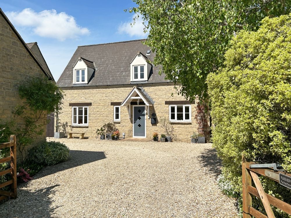 4 bed detached house for saleSt. Julians Close, South Marston, Swindon SN3