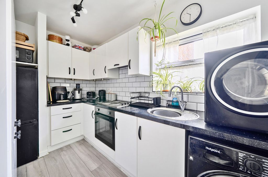 Property photo 3 of 10 1423352-9-69A80Cf...