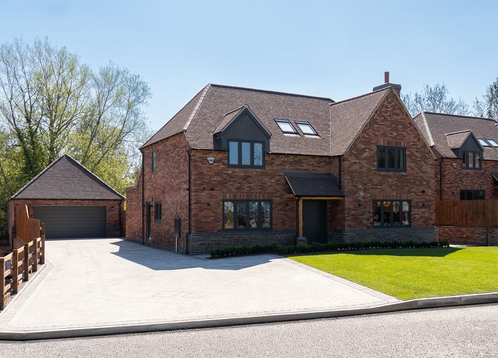 Property photo 1 of 76