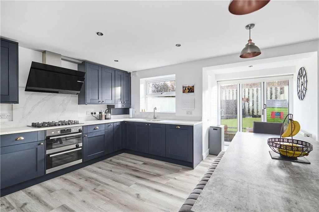 Property photo 3 of 16 Dining Kitchen