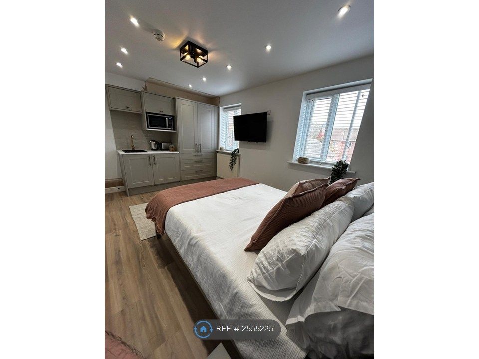 Property photo 3 of 10 Room 4