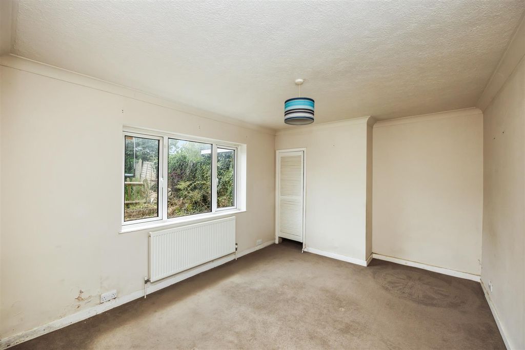Property photo 2 of 22 Living Room