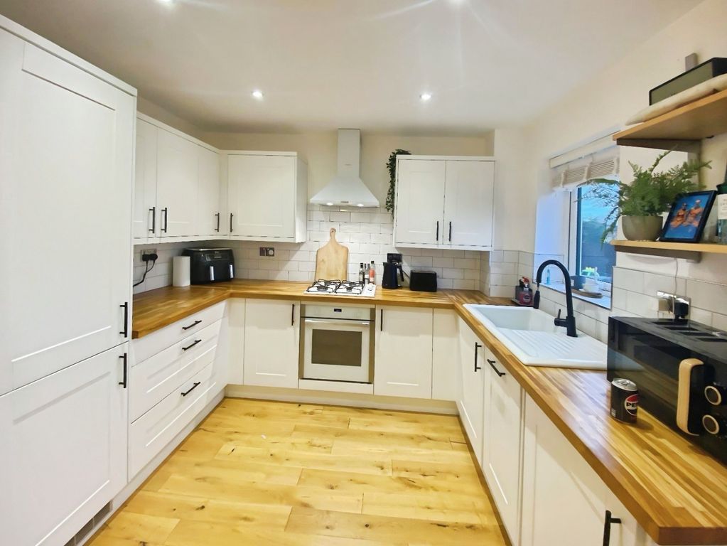 Property photo 2 of 16 4432311