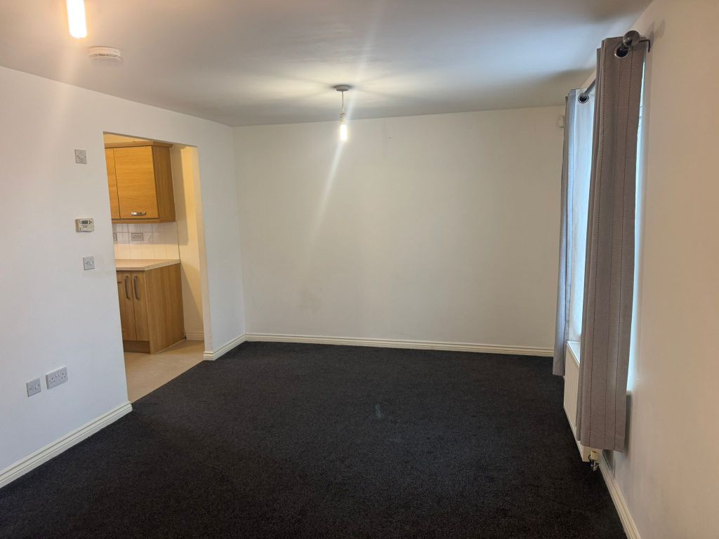 Property photo 2 of 11 Living Room