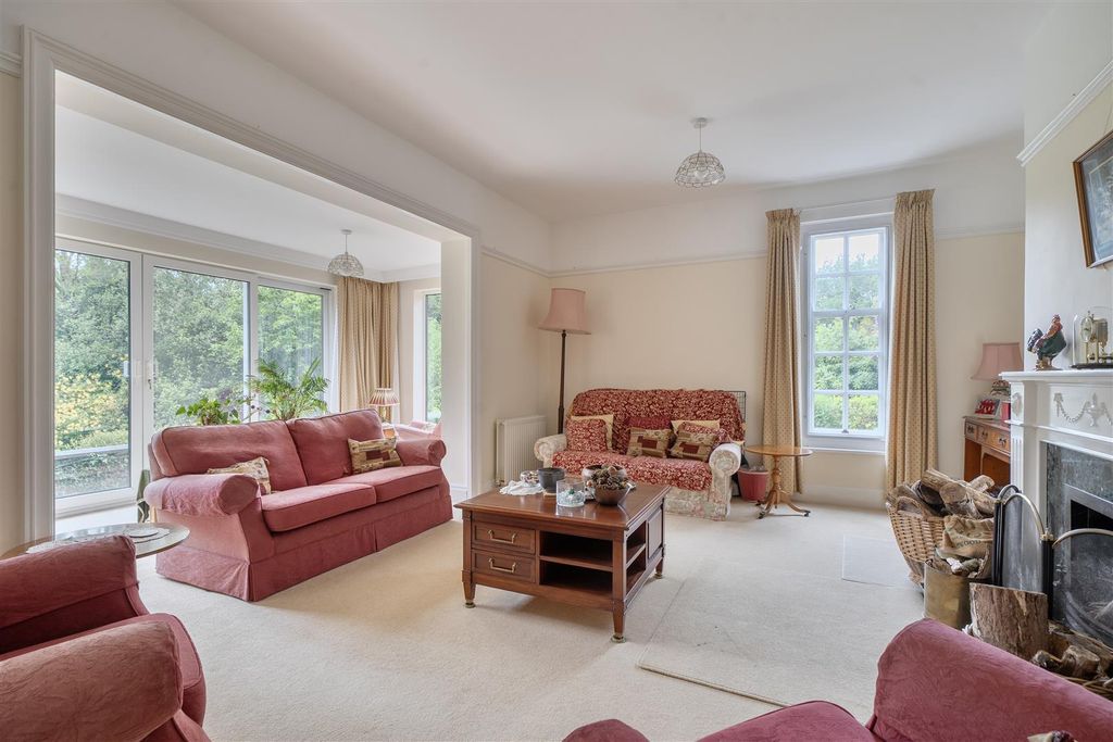 Property photo 3 of 28 Sitting Room