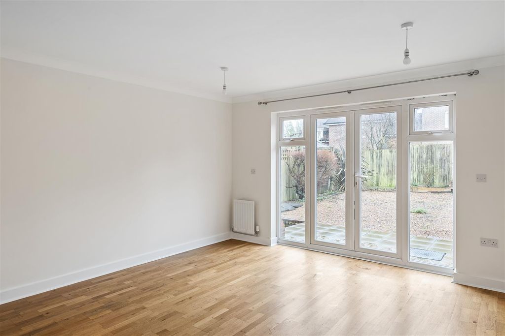 Property photo 2 of 18 3 Rushy Grove-13.Jpg