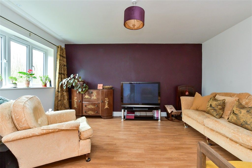 Property photo 3 of 14 Lounge