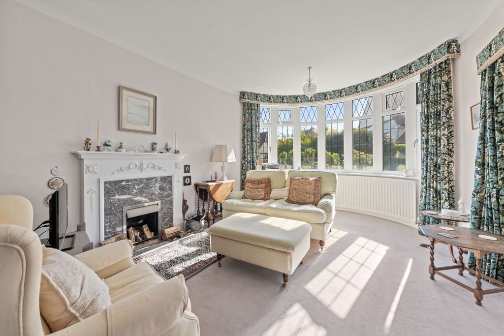 Property photo 2 of 40