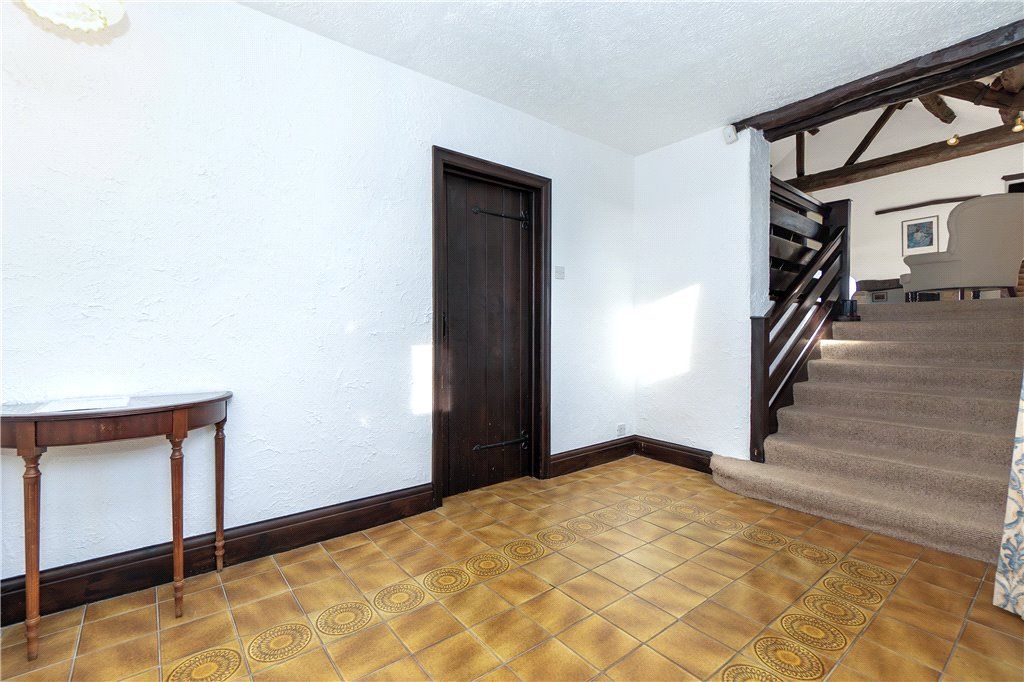 Property photo 2 of 19 Entrance Hall