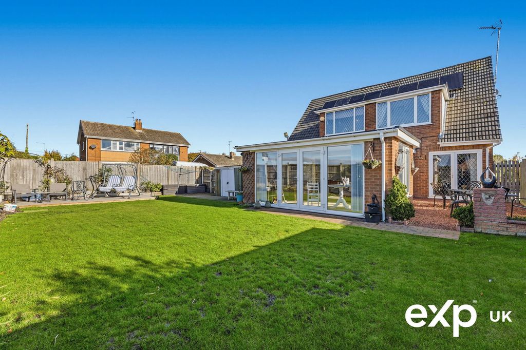 Property photo 2 of 34