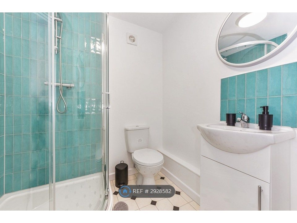 Property photo 3 of 4 Room 7 Ensuite