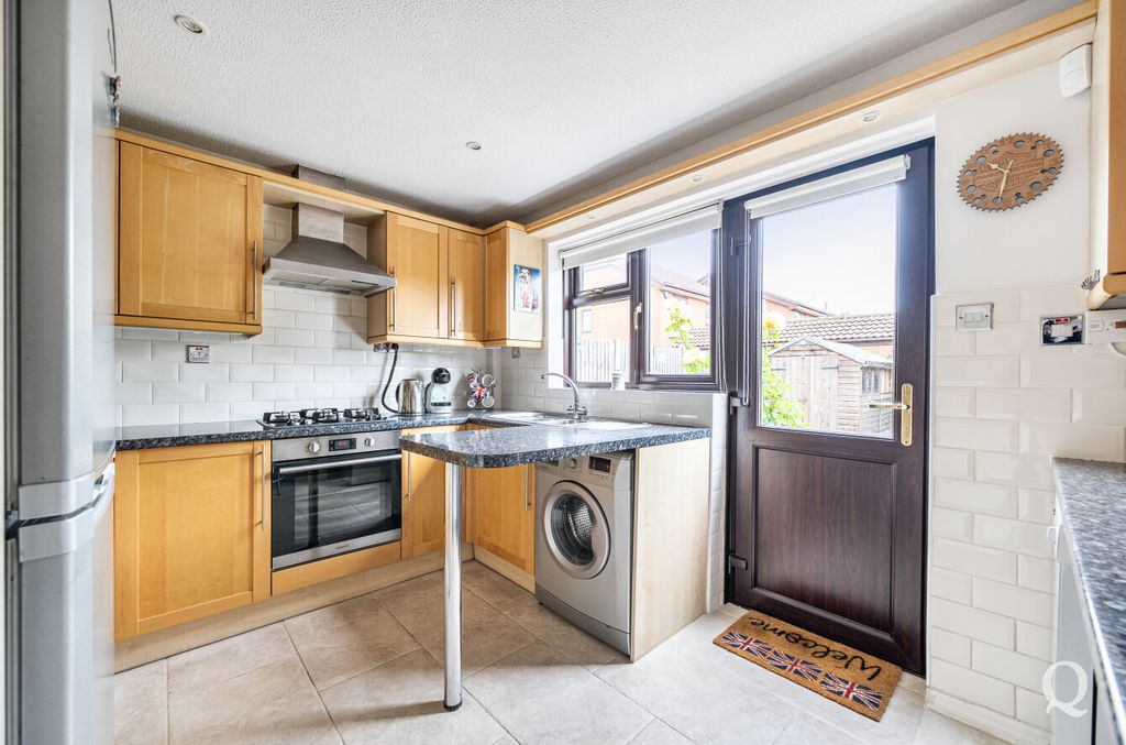 Property photo 2 of 19 26Da1c69-97Eb-403...