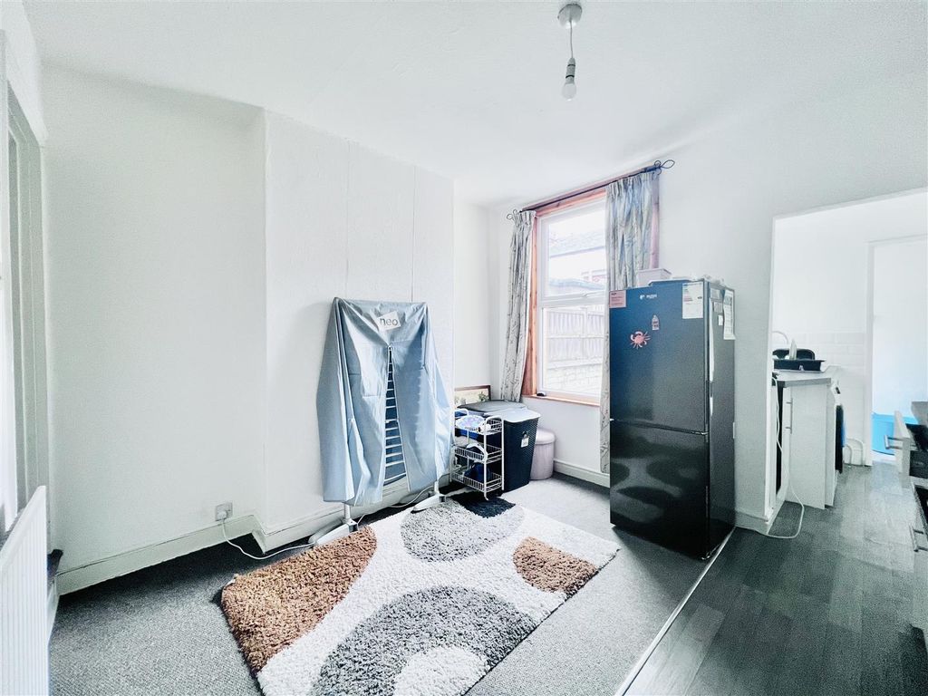 Property photo 3 of 10 Dining Space