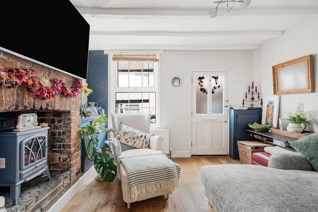 Property photo 3 of 22 Sitting Room