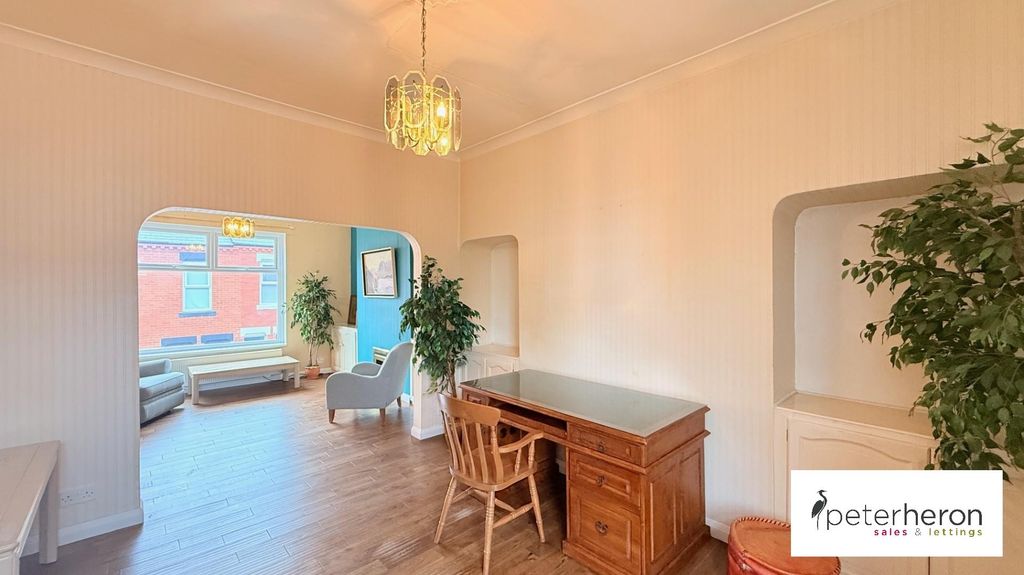 Property photo 3 of 11 Dining Room/Lounge