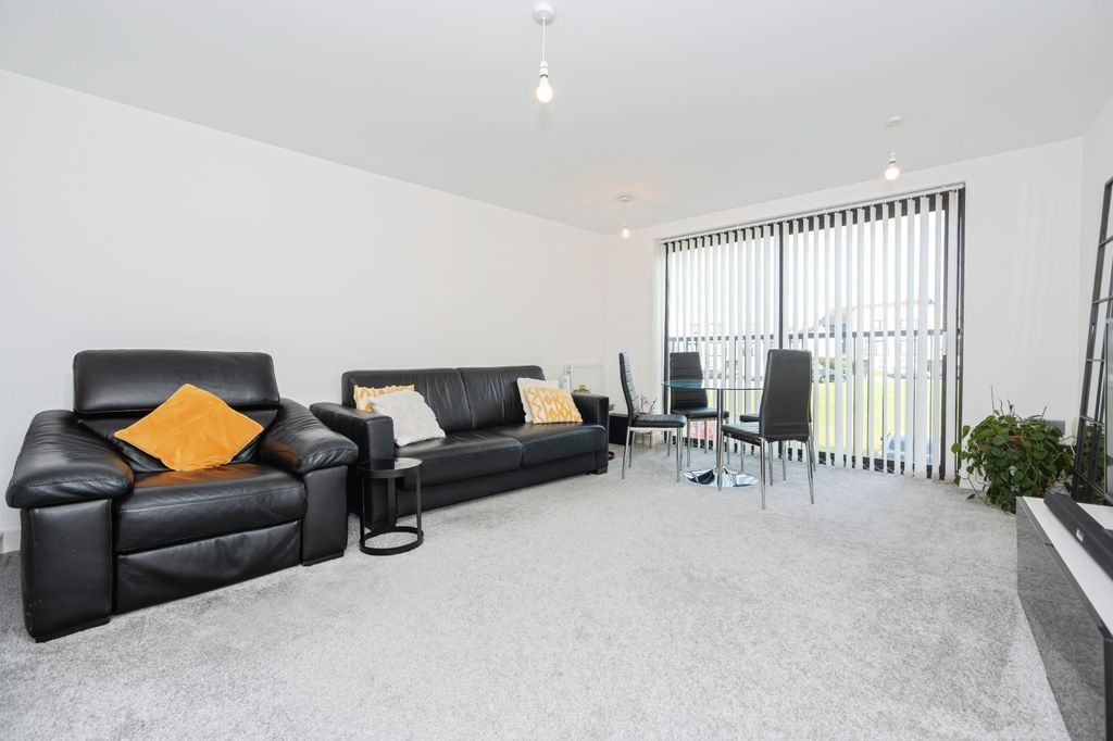 Property photo 2 of 10 Lounge/Dining Room