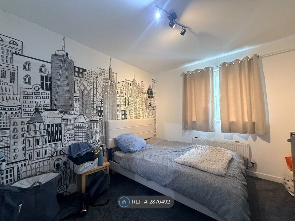 Property photo 3 of 10 Bedroom 1