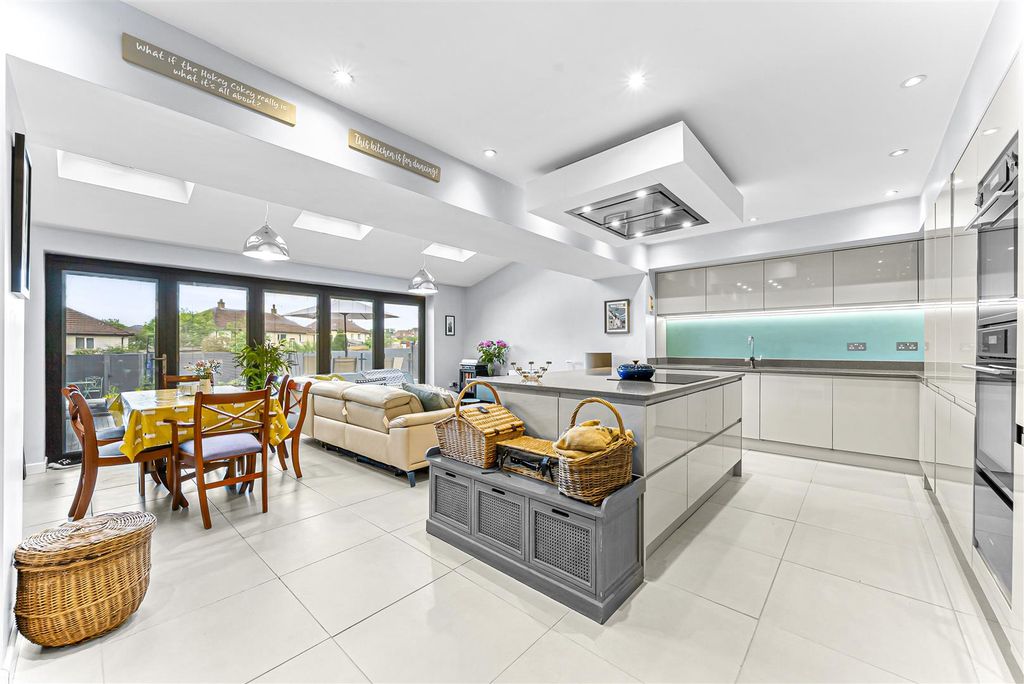 Property photo 3 of 30 Kitchen/Dining Room