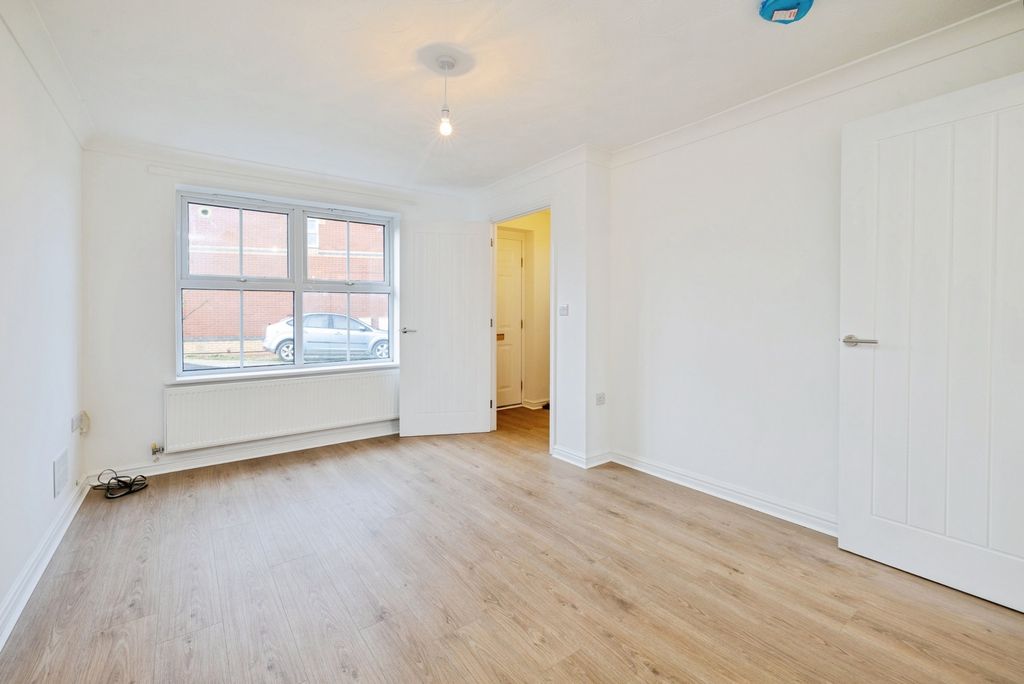 Property photo 3 of 14 Pbox-Img.Jpg