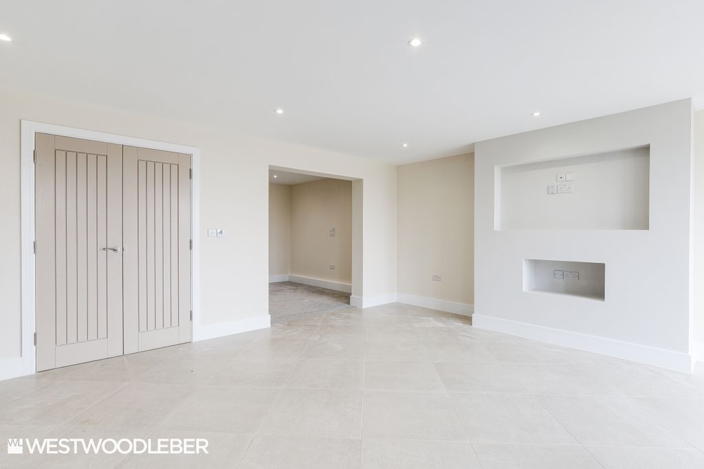 Property photo 2 of 25