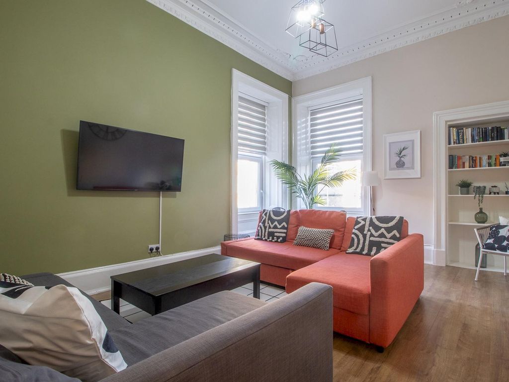 Property photo 1 of 9 Living Room