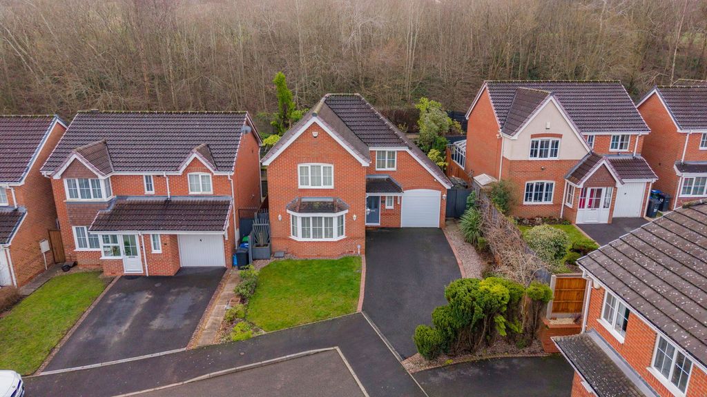 Property photo 1 of 32