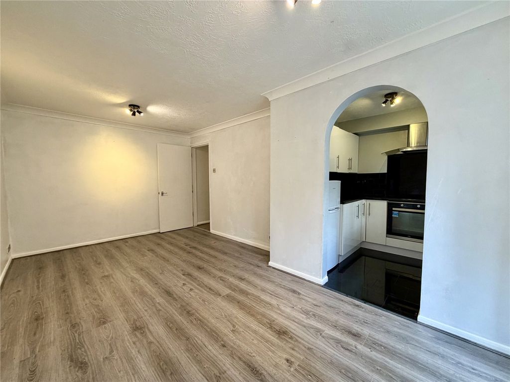 Property photo 2 of 8 Picture No. 11