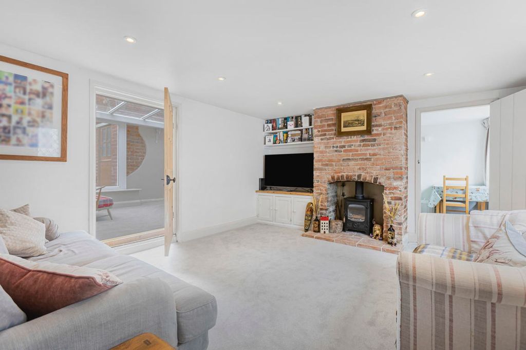 Property photo 1 of 27