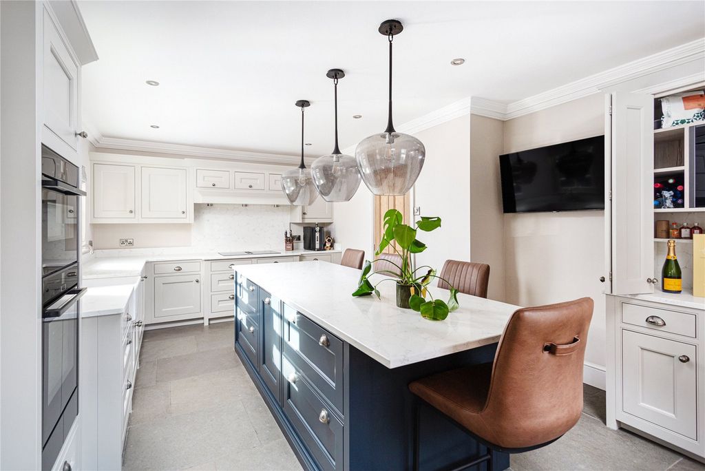 Property photo 2 of 23 Kitchen