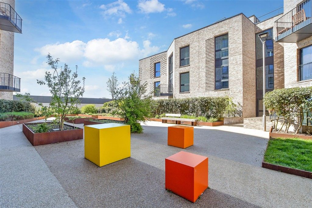Property photo 3 of 11 Communal Gardens