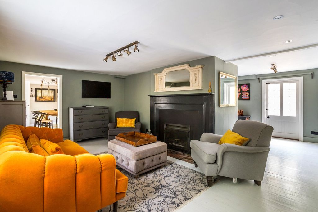 Property photo 3 of 46 House. Partnership