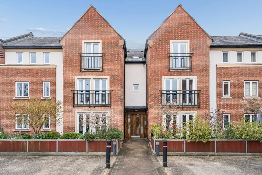 Property photo 1 of 12