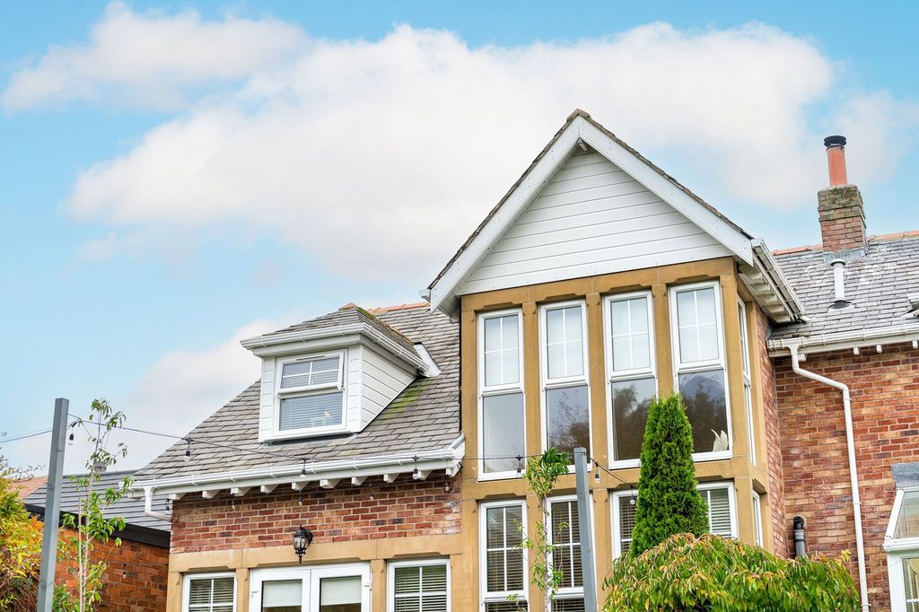 Property photo 3 of 64