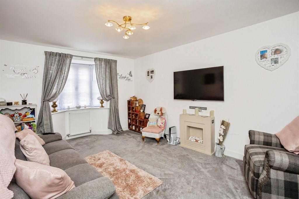 Property photo 2 of 16
