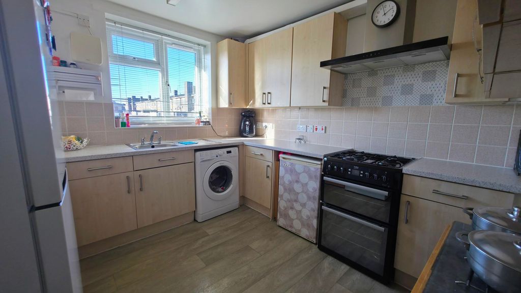 Property photo 2 of 19 Kitchen