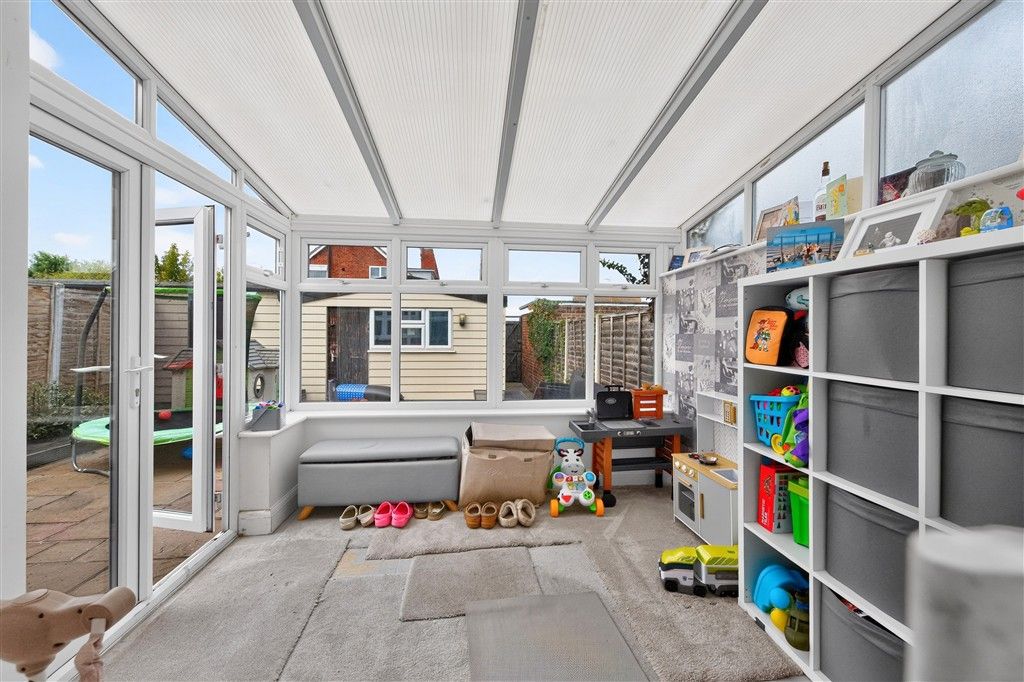 Property photo 3 of 11 Conservatory