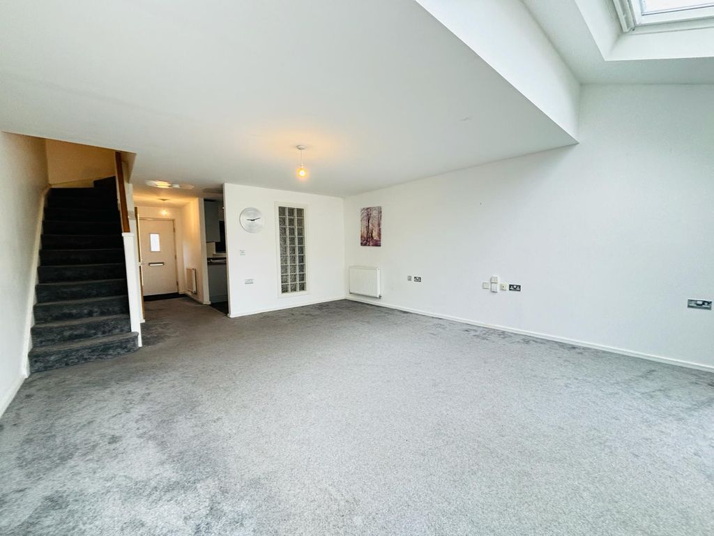 Property photo 2 of 10 Living Room