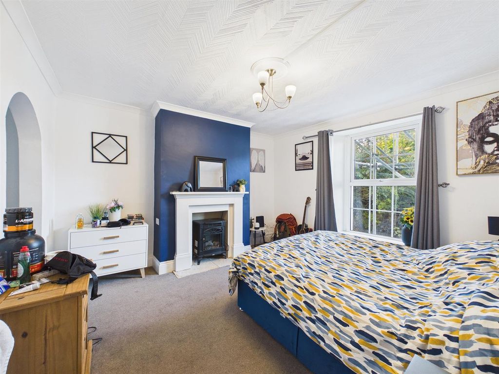 Property photo 3 of 13 3 - Terraced House For Auction, Kingswood.Jpg