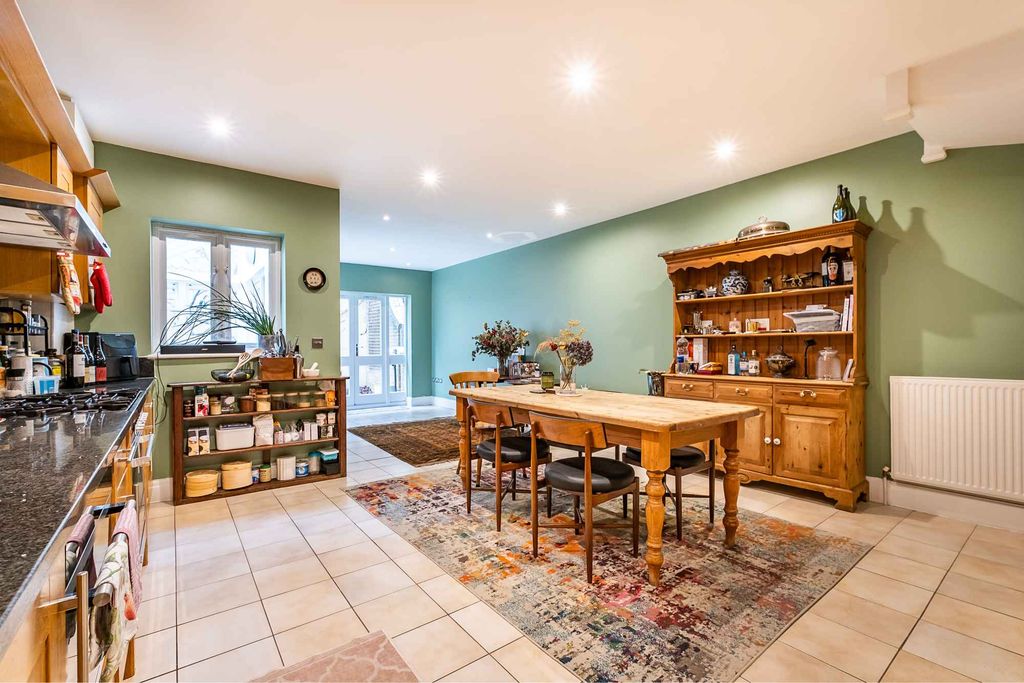 Property photo 3 of 14 Family Kitchen / Dining Rroom