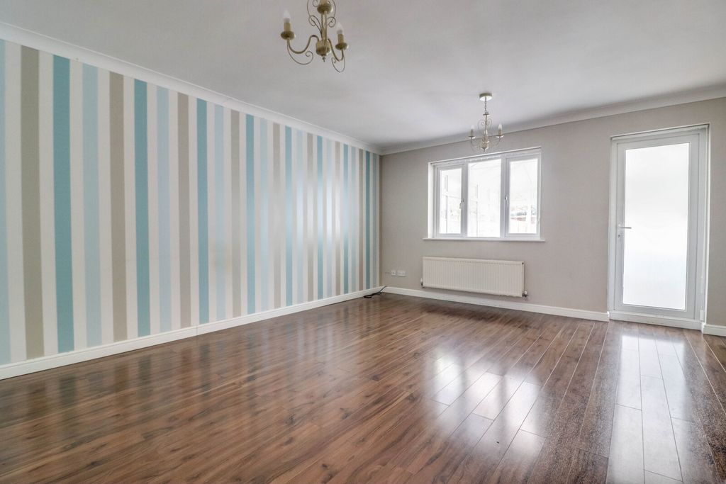 Property photo 3 of 23 Picture No. 06