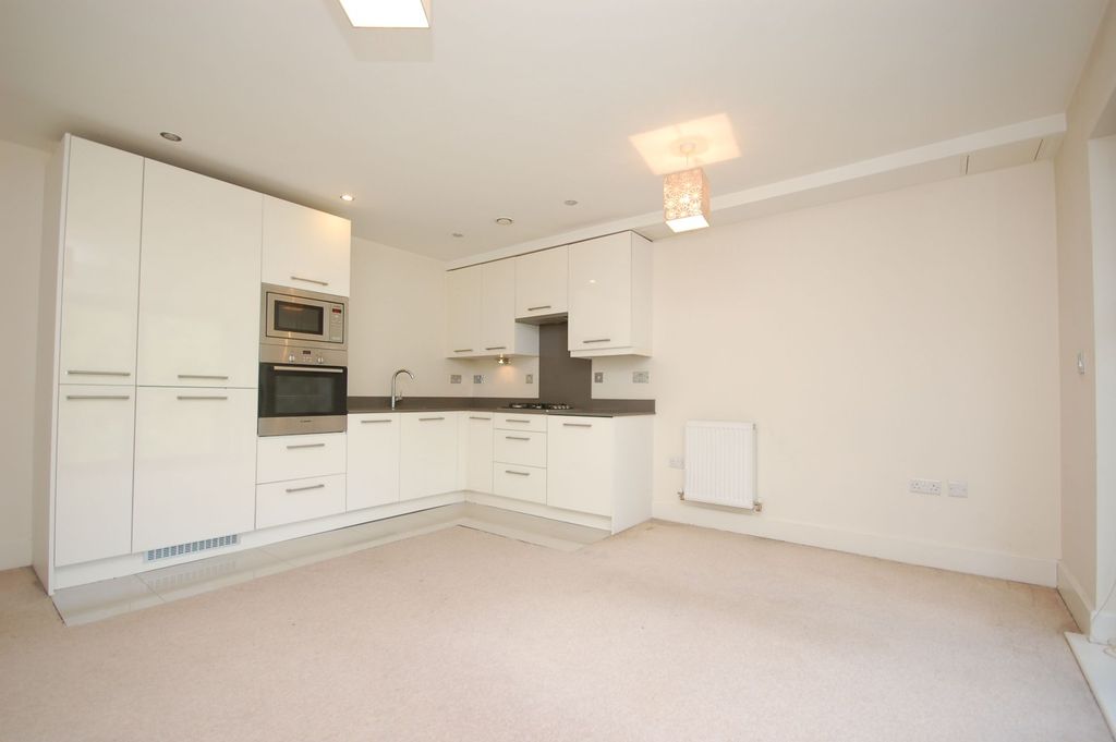 Property photo 3 of 9 Kitchen