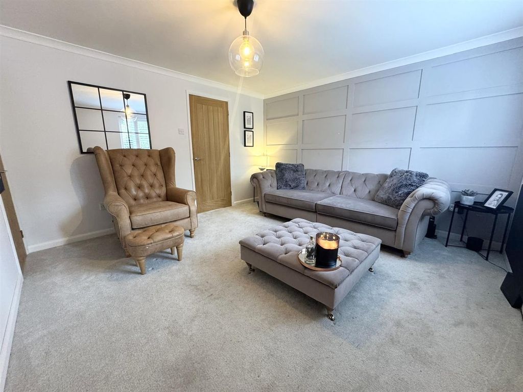 Property photo 2 of 13 Lounge