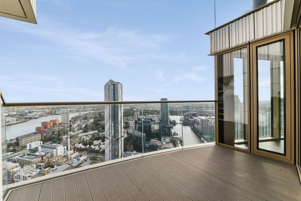 Property photo 3 of 19 Balcony