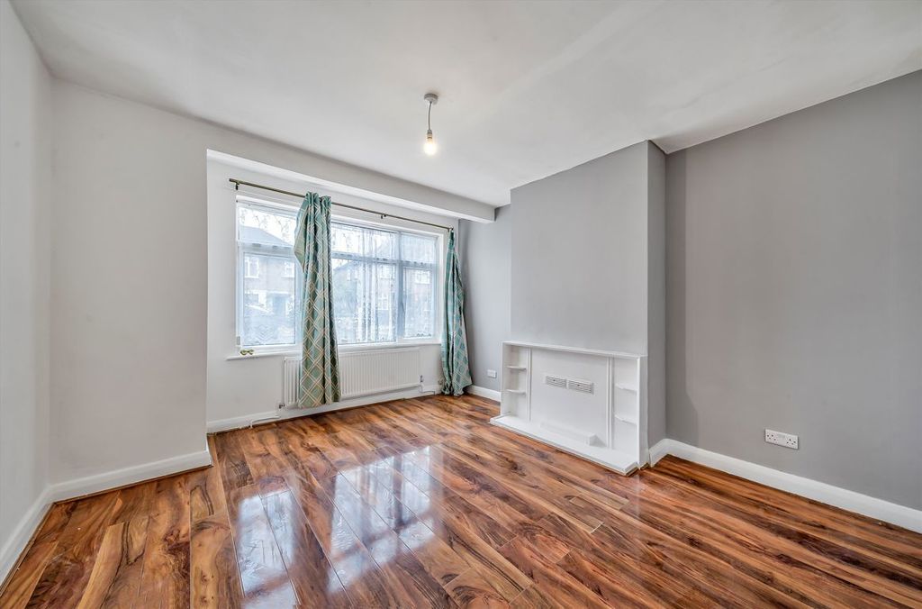 Property photo 2 of 6