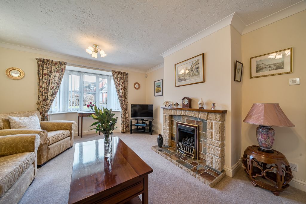 Property photo 2 of 25 Living Room