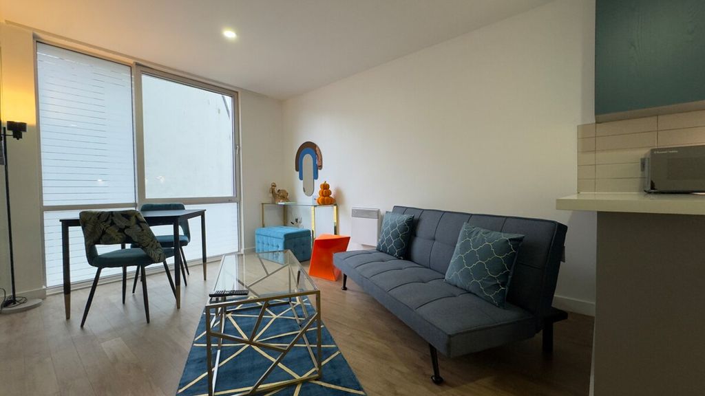 Property photo 1 of 20 Living Room