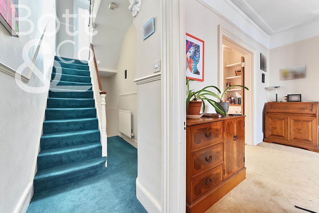 Property photo 2 of 24