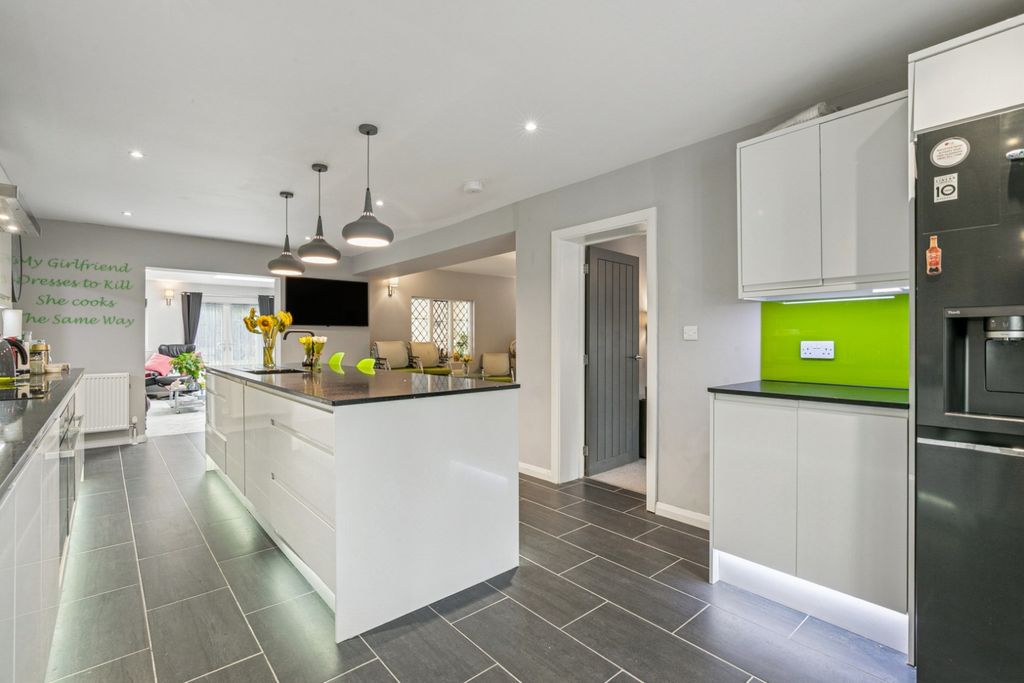 Property photo 2 of 24 5426646