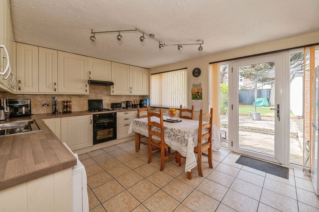 Property photo 3 of 18 Picture