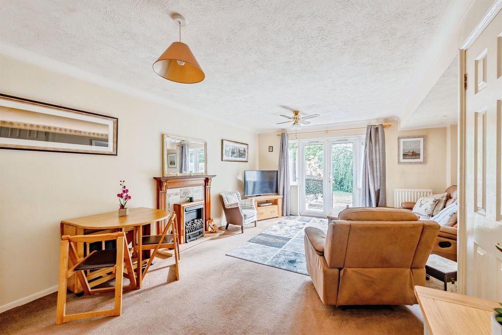 Property photo 2 of 17